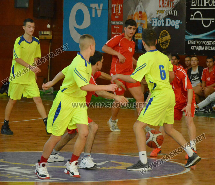 Започнаха ученическите игри по баскетбол