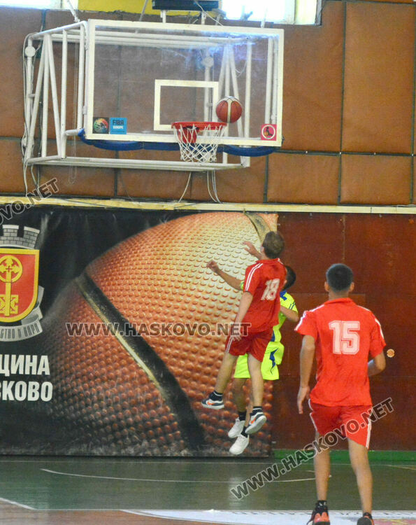 Започнаха ученическите игри по баскетбол