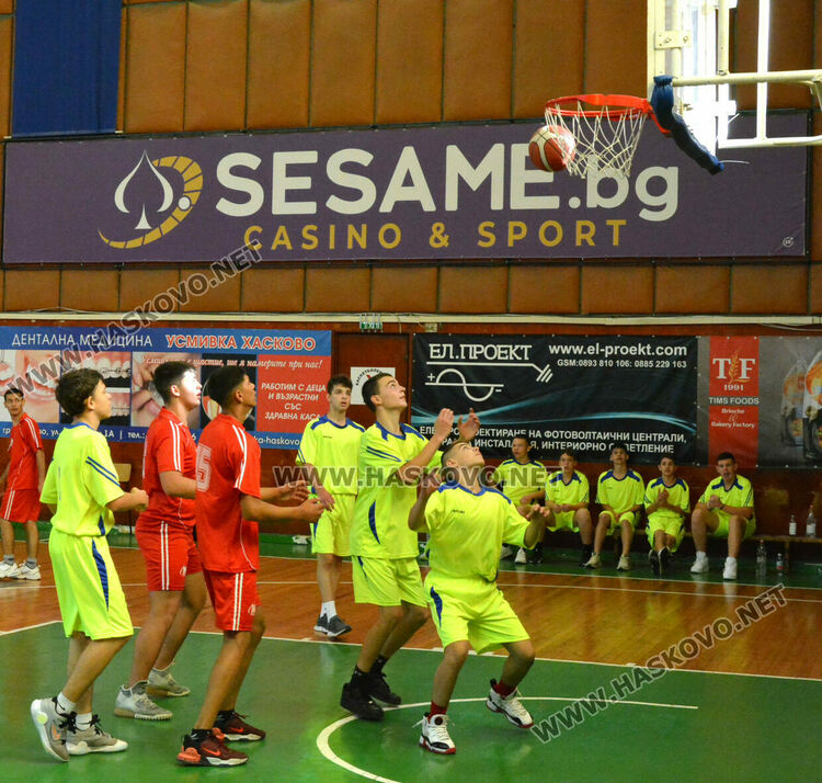 Започнаха ученическите игри по баскетбол