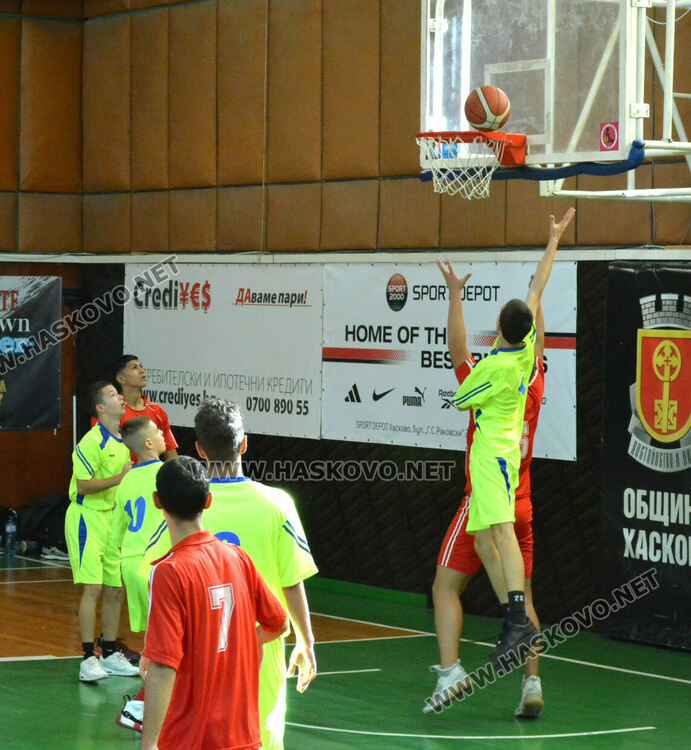 Започнаха ученическите игри по баскетбол