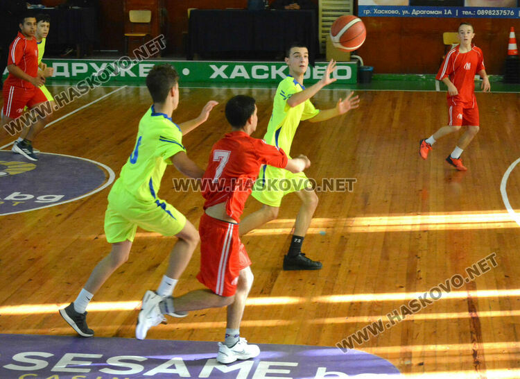 Започнаха ученическите игри по баскетбол