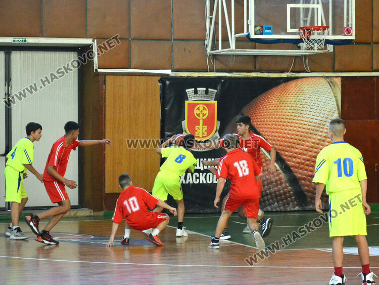 Започнаха ученическите игри по баскетбол