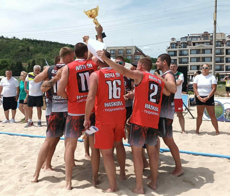  Веселин Цветков подписа договор с  белгийския тим по плажен хандбал H.H.WELTA