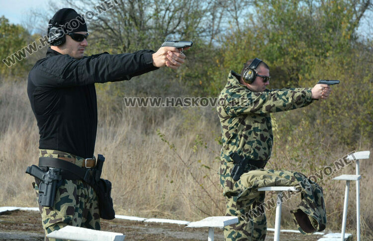 Кмет, областен управител, полицаи и военни в турнир по стрелба
