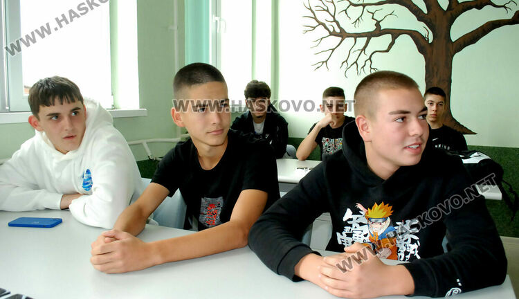 Тестваха с апарат ученици от ПМГ – Хасково дали пушат цигари