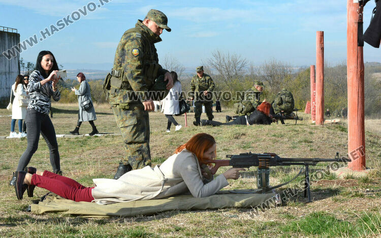 Кмет, областен управител, полицаи и военни в турнир по стрелба