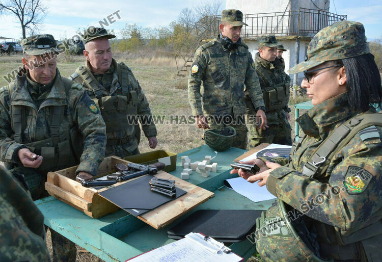 Кмет, областен управител, полицаи и военни в турнир по стрелба