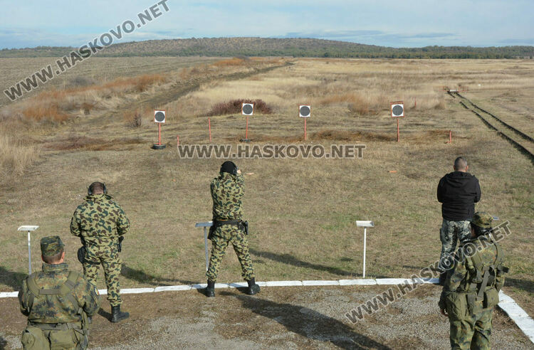 Кмет, областен управител, полицаи и военни в турнир по стрелба