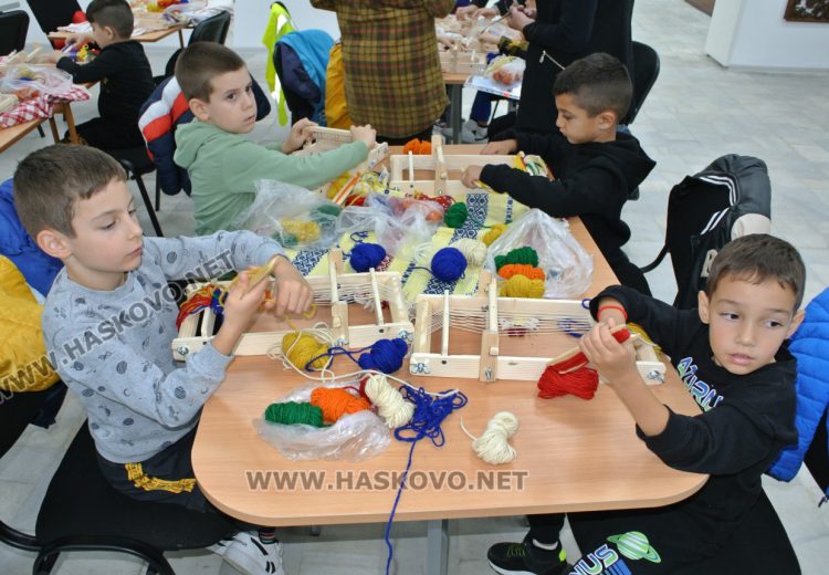 Старите занаяти пленяват деца в ранна възраст и им дават нови знания и умения