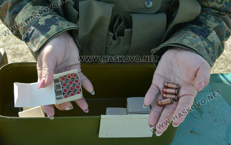 Кмет, областен управител, полицаи и военни в турнир по стрелба