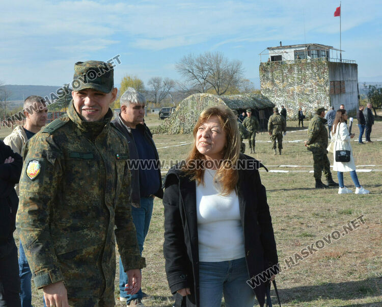 Кмет, областен управител, полицаи и военни в турнир по стрелба