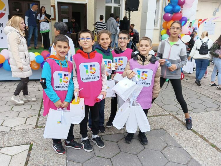Десетки деца и възрастни празнуваха рождения ден на СОНИК СТАРТ