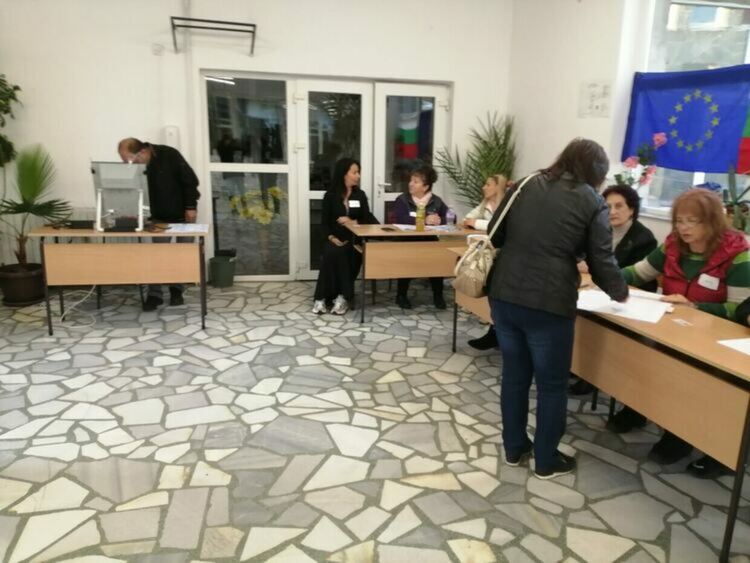 Започва изплащането на възнагражденията на хората в секционните избирателни комисии