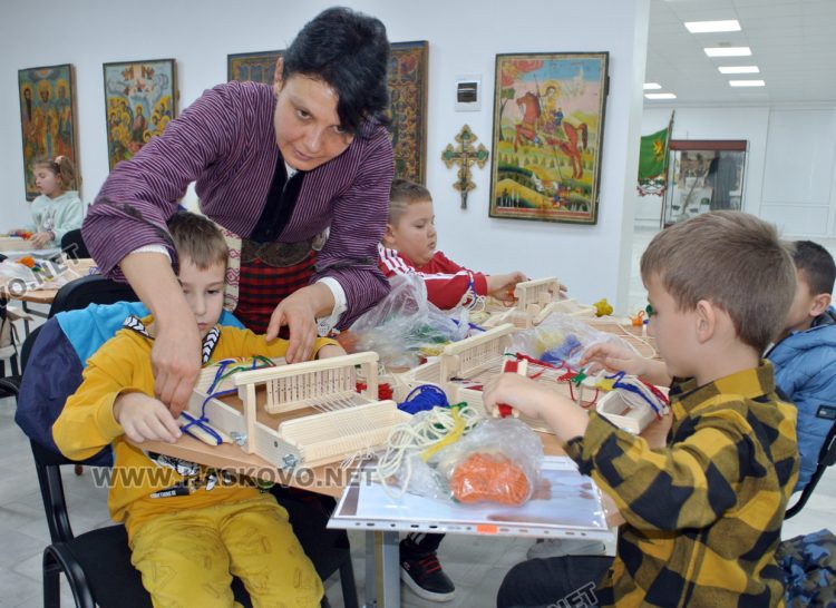 Старите занаяти пленяват деца в ранна възраст и им дават нови знания и умения