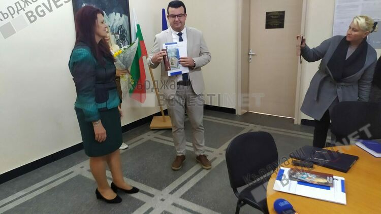 Началникът на регионалното управление по образование в Кърджали връчи награди на изявени преподаватели