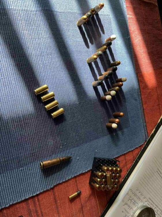 61-годишен мъж е задържан с боен арсенал