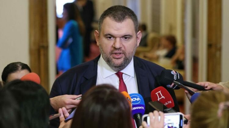 Ще преговаряме за срока, но трябва да стане веднага, заяви Делян Пеевски за предложената отмяна на дерогацията за руския нефт
