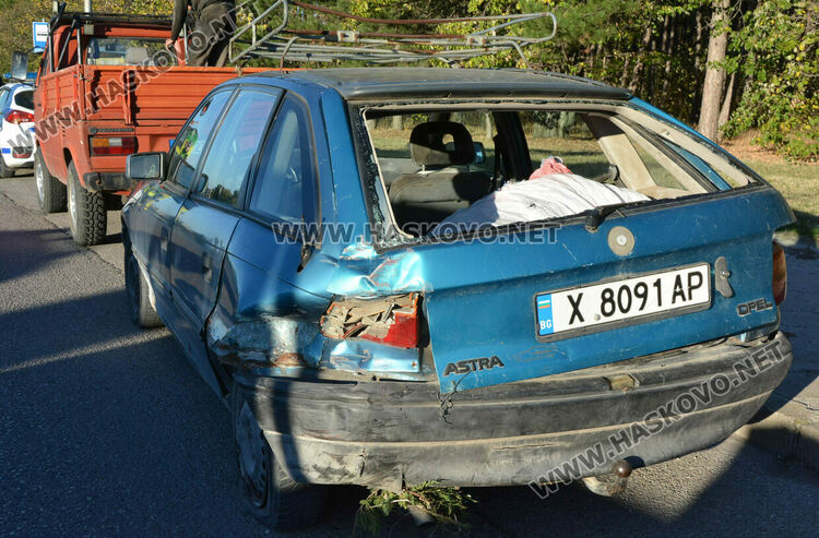 Шофьор с "Опел" отне предимството на камион и го засече на Кърджалийска