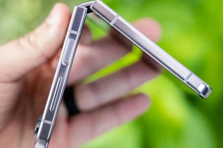 Samsung потвърди, че няма да представят евтини смартфони с гъвкав дисплей