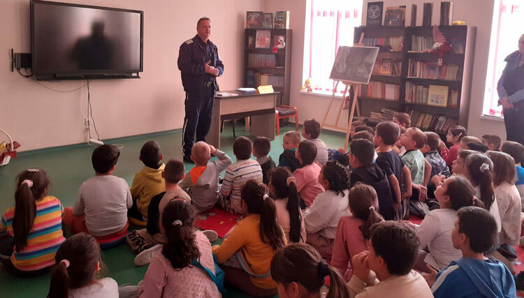 Ученици от „Шандор Петьофи“ се включиха в беседа за пътна безопасност