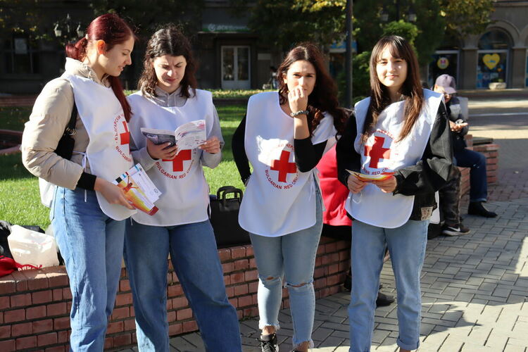 Антицигарена акция в центъра на Хасково за Международния ден без тютюнопушене