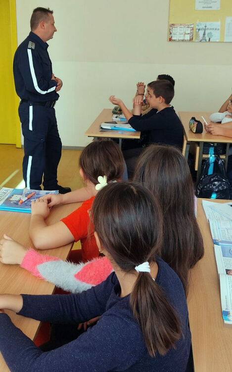 Ученици от „Шандор Петьофи“ се включиха в беседа за пътна безопасност