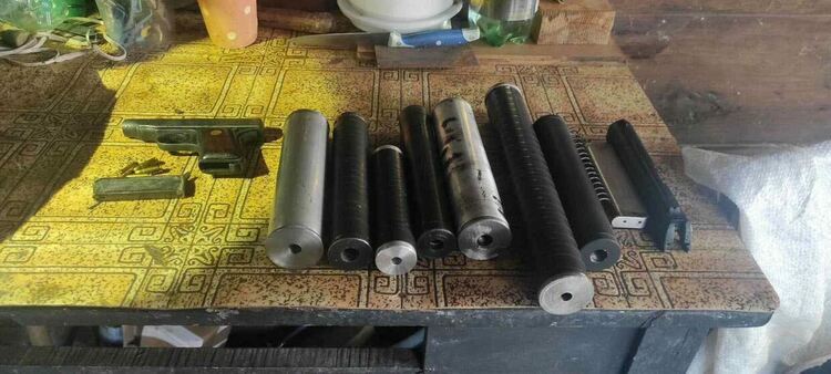 61-годишен мъж е задържан с боен арсенал