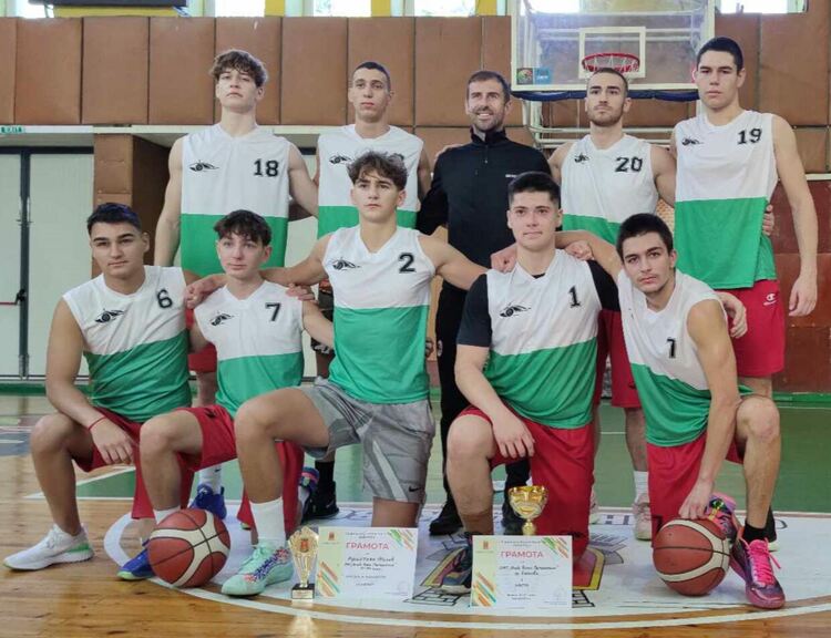 Общинските шампиони от ПМГ "Акад. Боян Петканчин"