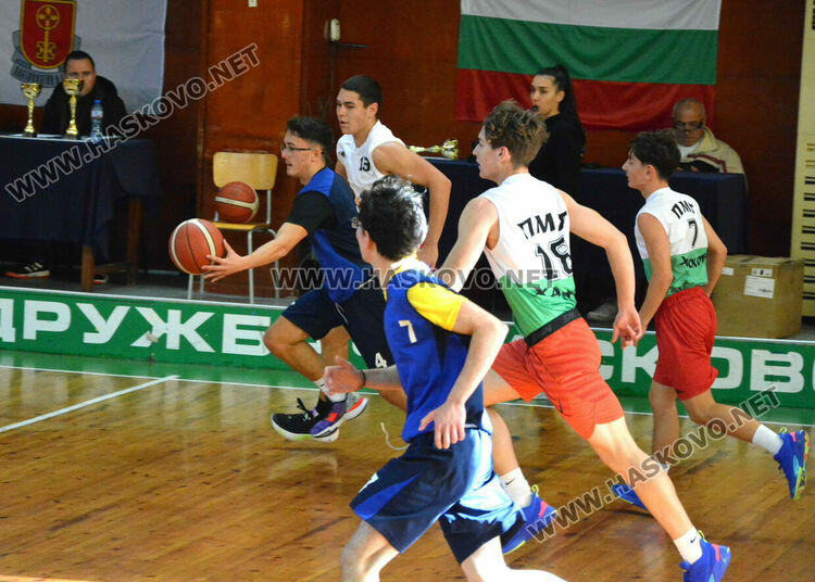 Математиците победиха финансистите във финала на баскетболното първенство за ученици