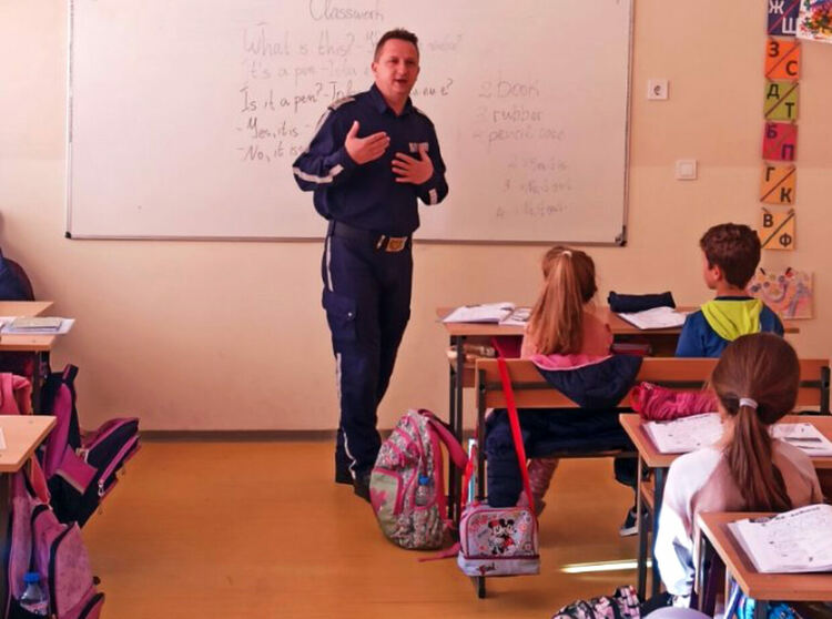 Ученици от „Шандор Петьофи“ се включиха в беседа за пътна безопасност