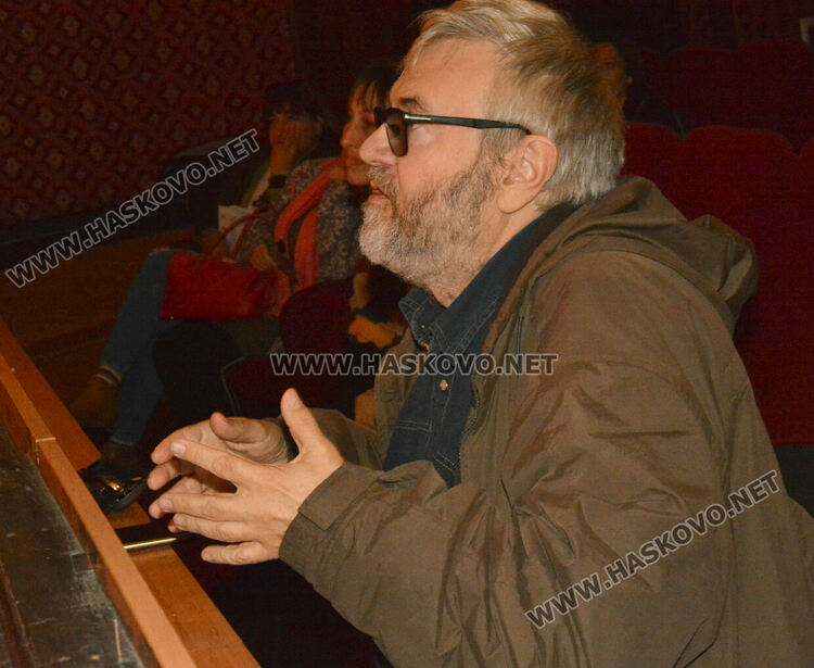 Режисьорският дебют на Теди Москов в Хасково с авторския спектакъл „Любов в сеното“