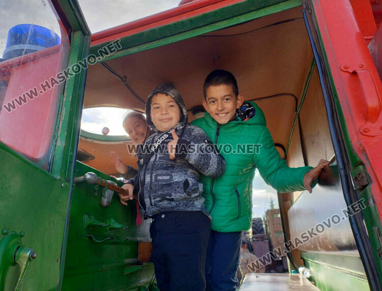 Ученици влязоха във военното поделение край хасковското  с. Корен 