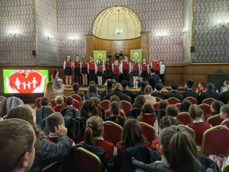 Тържествен концерт по случай Празника Въведение Богородично и Деня на християнското семейство и младеж, се проведе в Перник