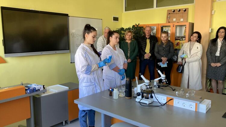 Нова модерна лаборатория откриха в димитровградската езикова гимназия