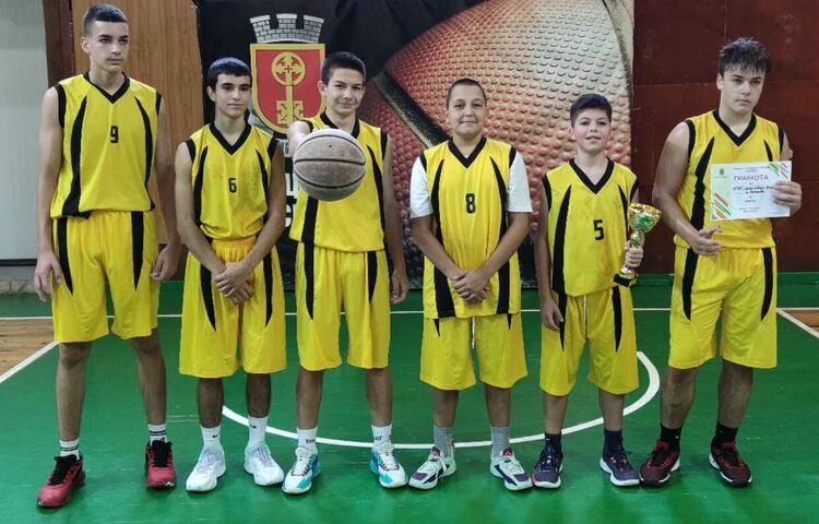 ПМГ и ОУ „Христо Смирненски“ станаха общински първенци по баскетбол 