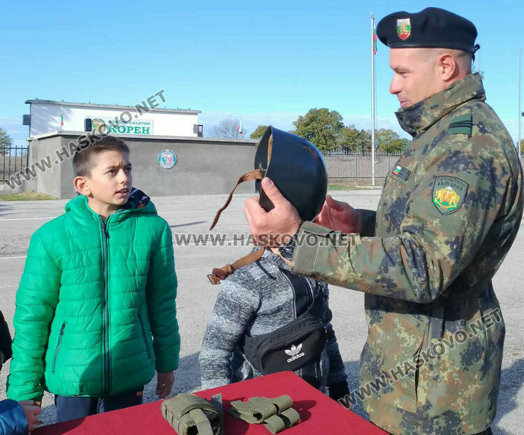 Ученици влязоха във военното поделение край хасковското  с. Корен 