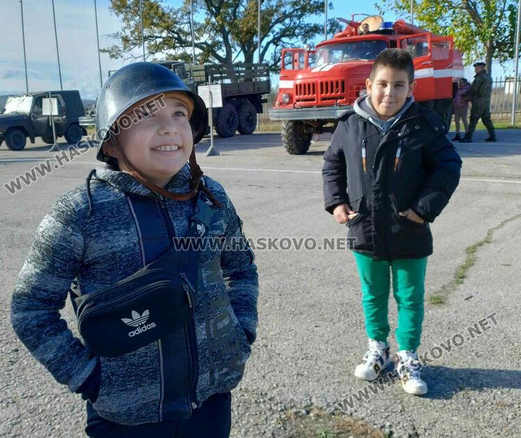 Ученици влязоха във военното поделение край хасковското  с. Корен 