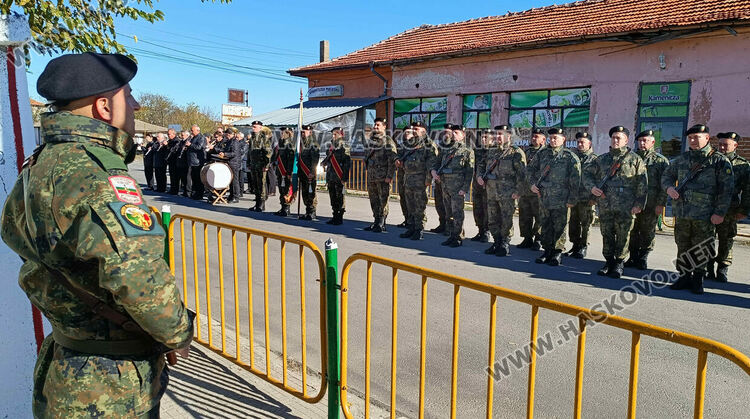 Ученици влязоха във военното поделение край хасковското  с. Корен 