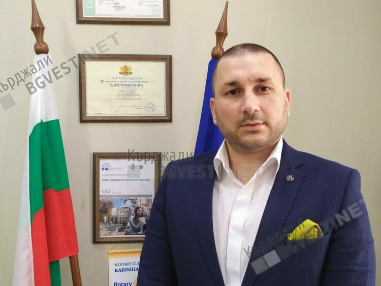 адв.Александър Ставрев