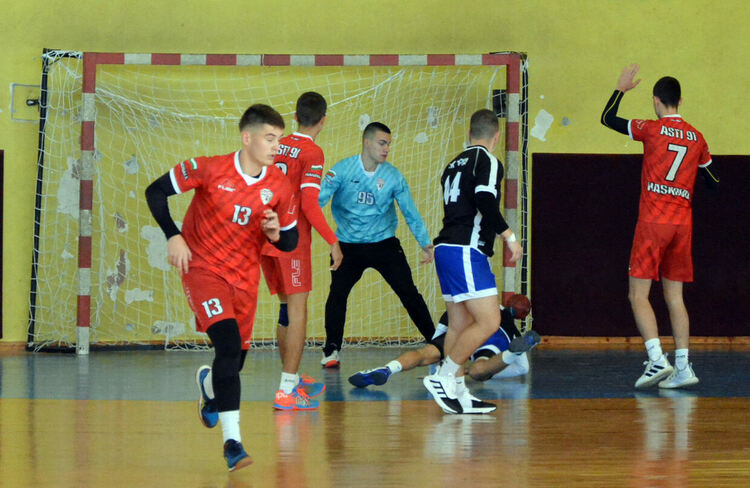 „Асти ‘91“ е едноличен лидер при младежите след нови две победи 