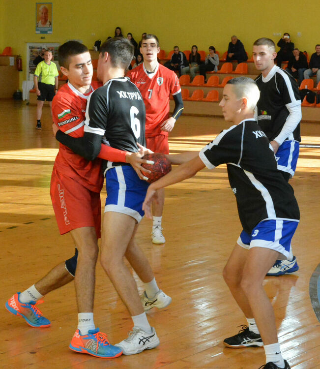 „Асти ‘91“ е едноличен лидер при младежите след нови две победи 