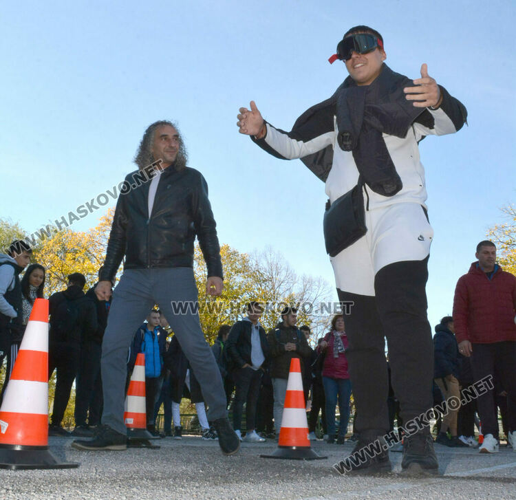 Ученици шофираха кола с алкоочила, слушаха лекция за пътна безопасност