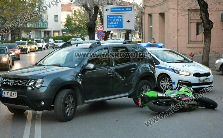 Моторист пострада при катастрофа в час пик
