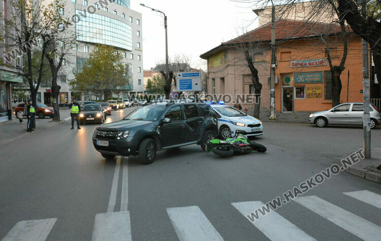 Моторист пострада при катастрофа в час пик