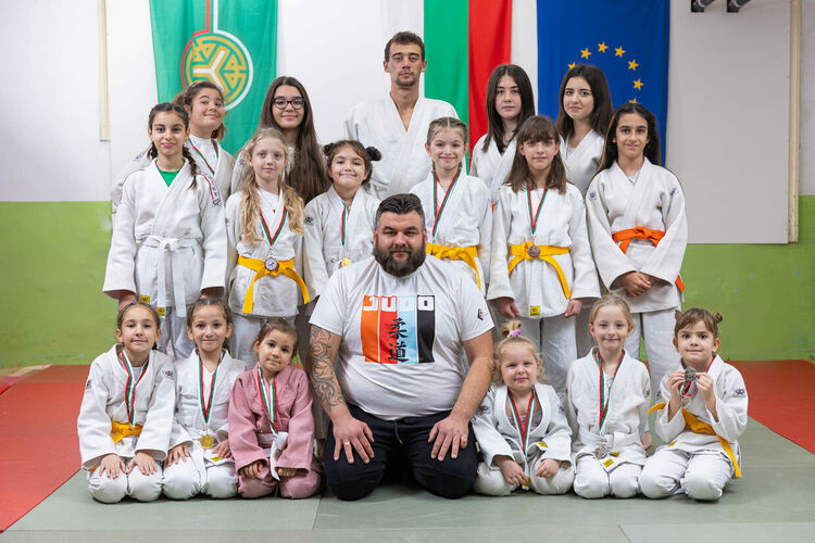 Димитровградските джудистки с призови места от международен турнир в Одрин
