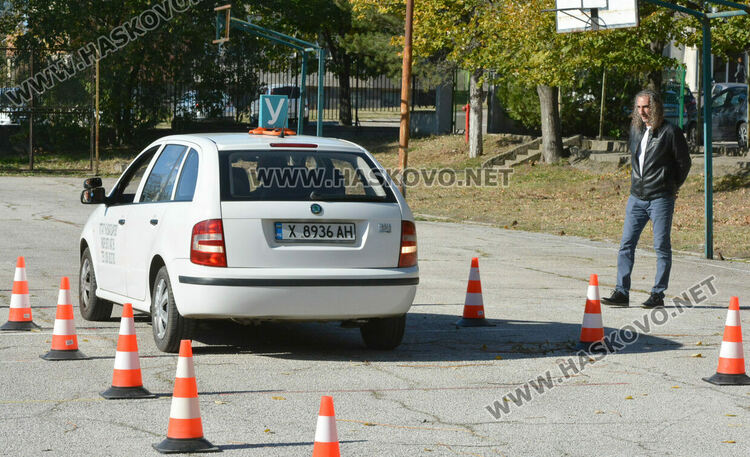 Ученици шофираха кола с алкоочила, слушаха лекция за пътна безопасност
