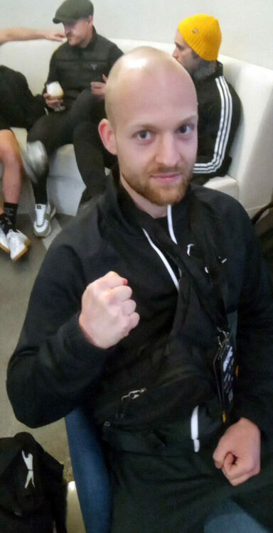 Хасковлията Никола Арсов дебютира в бокс с голи ръце и кървав двубой