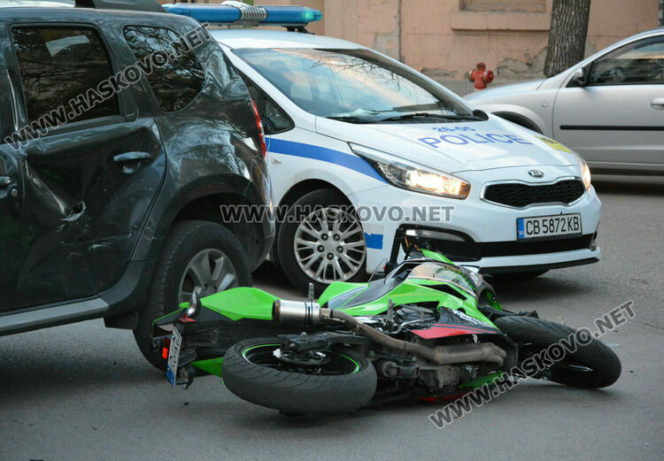 Моторист пострада при катастрофа в час пик