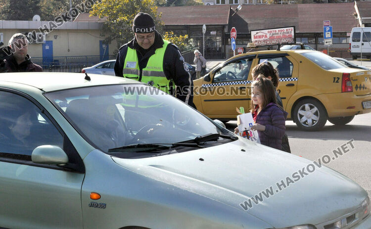 Пътна полиция, БЧК и ученици с послания към шофьорите за толерантност на пътя 