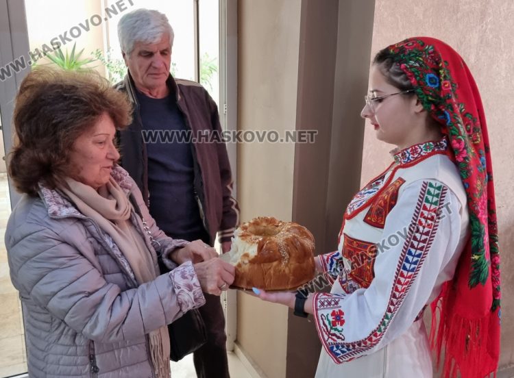 52 двойки от Димитровград повториха отново брачните си клетви в Деня на християнското семейство